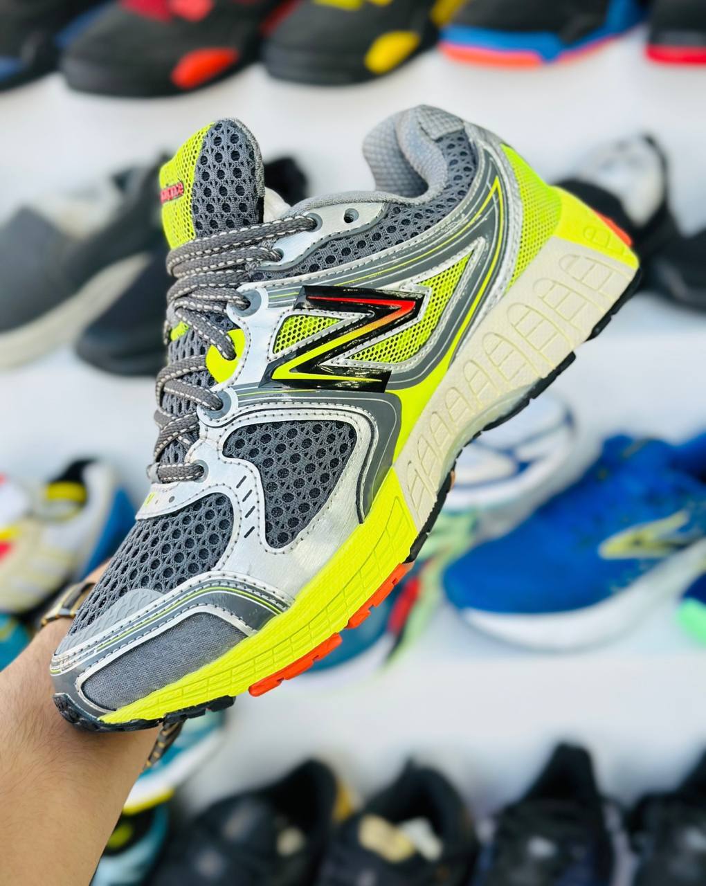کتونی نیوبالانس ۸۶۰ .New balance 860 v3 تور درشت. ساخت ویتنام .سایز۴۰ تا ۴۵ تنوع و رنگبندی جذاب