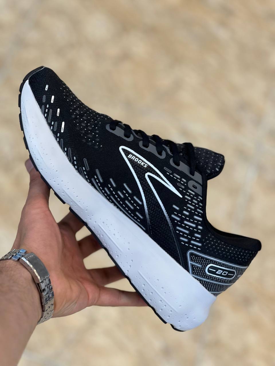 کتونی بروکس گلیسرین ۲۰/فروش بصورت عمده و تک /سایز ۴۰ تا ۴۵ / ساخت ویتنام /BROOKS GLYCERIN GTS 20 VIETNAM