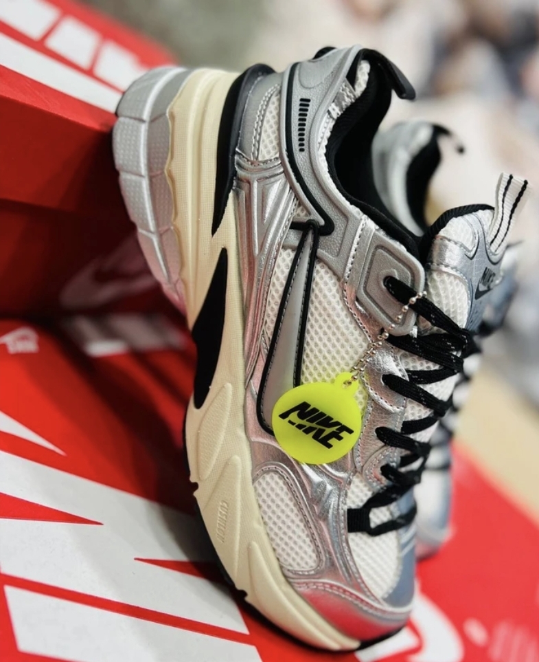 کتونی نایک v2k، ساخت ویتنام فروش بصورت عمده و تک ، سایز ۳۶تا۴۵ . ۴۵Nike V2k Run Year of the Dragon