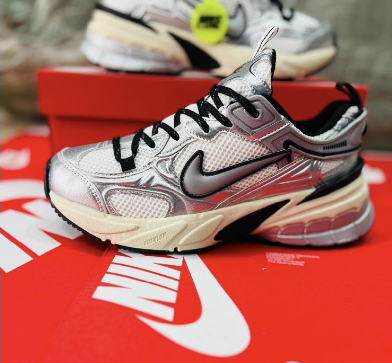 کتونی نایک v2k، ساخت ویتنام فروش بصورت عمده و تک ، سایز ۳۶تا۴۵ . ۴۵Nike V2k Run Year of the Dragon
