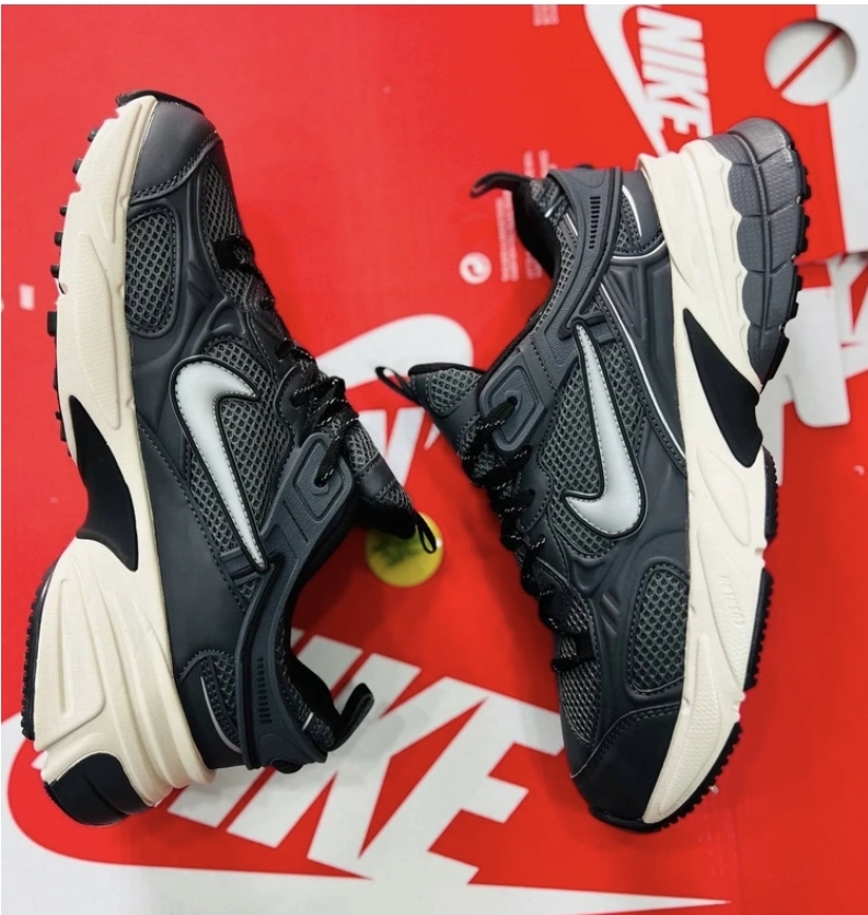کتونی نایک v2k، ساخت ویتنام فروش بصورت عمده و تک ، سایز ۳۶تا۴۵ . ۴۵Nike V2k Run Year of the Dragon