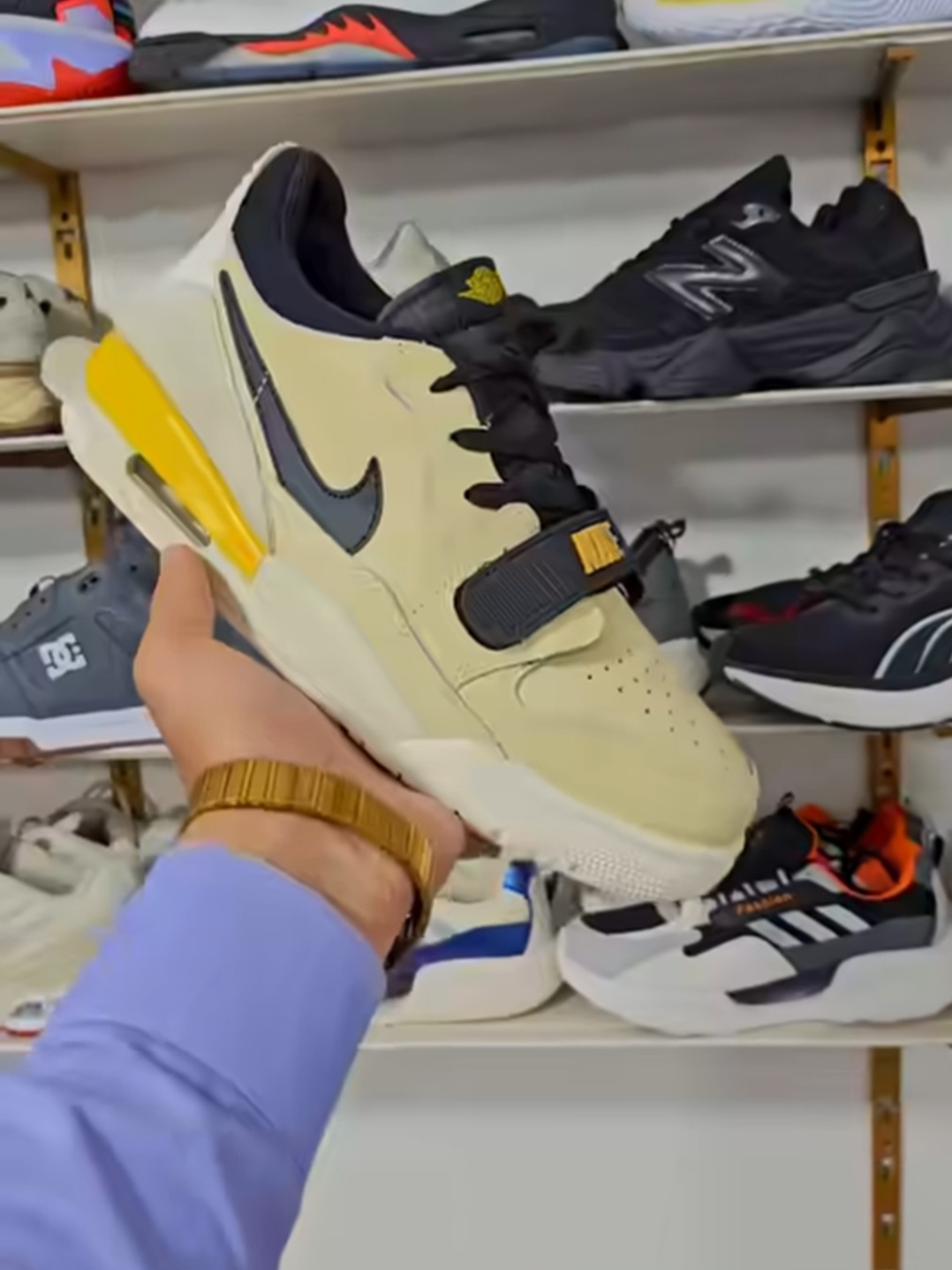 کتونی نایک ایر جردن . وارداتی ویتنام سایز ۳۶ تا ۴۱. فروش بصورت عمده و تک . Nike Air Jordan Legacy 312Low GS Vietnam