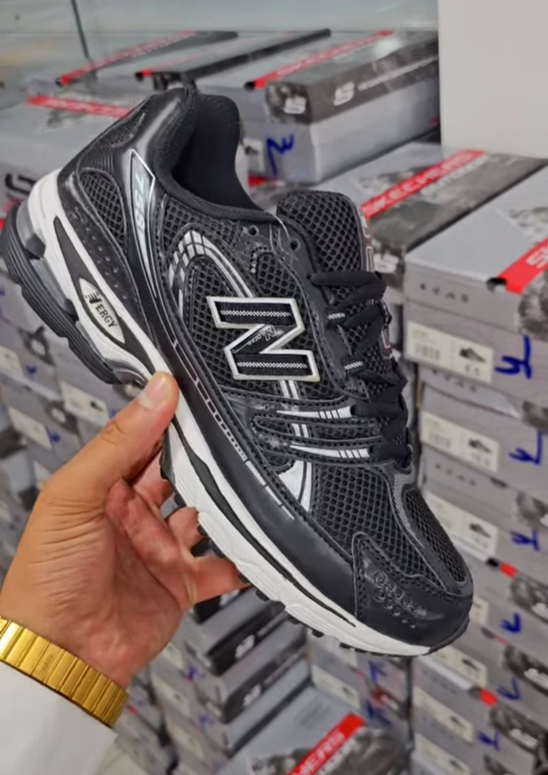 کتونی نیوبالانس /ساخت ویتنام وارداتی/سایز ۴۰ تا ۴۵ /فروش بصورت عمده و تک new balance 758