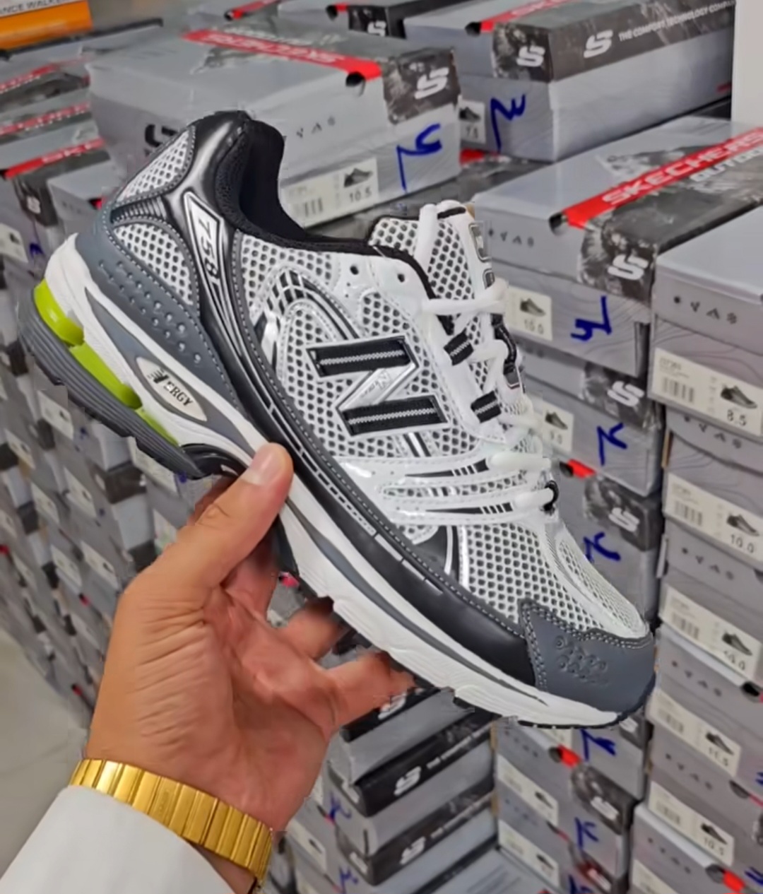 کتونی نیوبالانس ۷۵۸/ساخت ویتنام وارداتی/سایز ۴۰ تا ۴۵ / فروش بصورت عمده و تک new balance 758