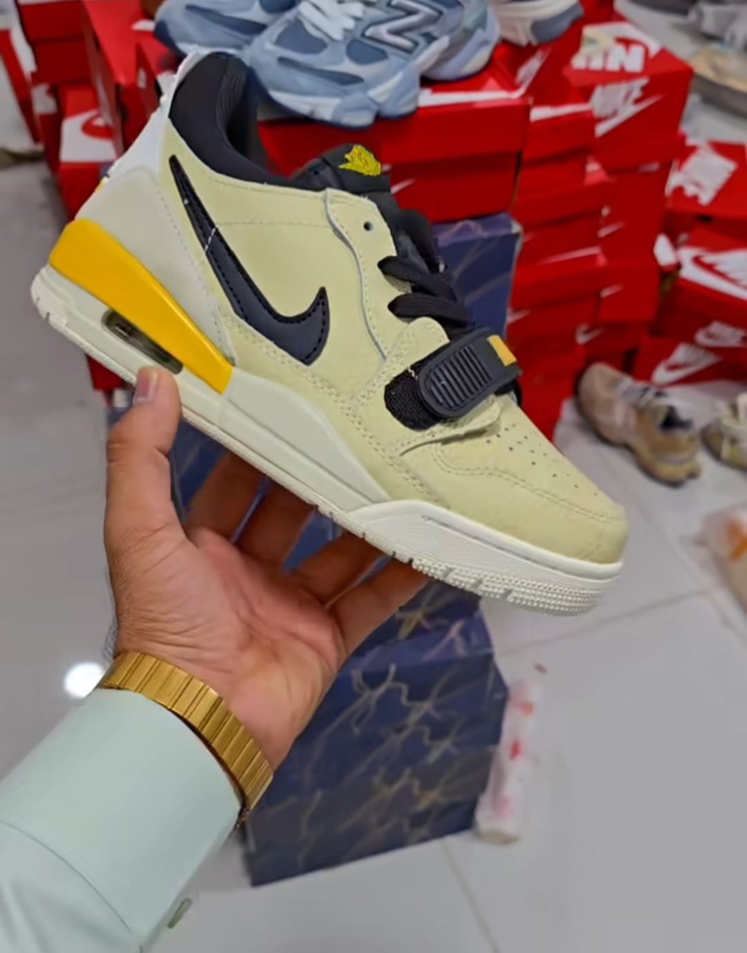 کتونی نایک ایر جردن . ساخت ویتنام وارداتی سایز ۳۶ تا ۴۱. فروش بصورت عمده و تک . Nike Air Jordan Legacy 312Low GS Vietnam کتونی نایکی جردن مدل Jordan Legacy 312 Low