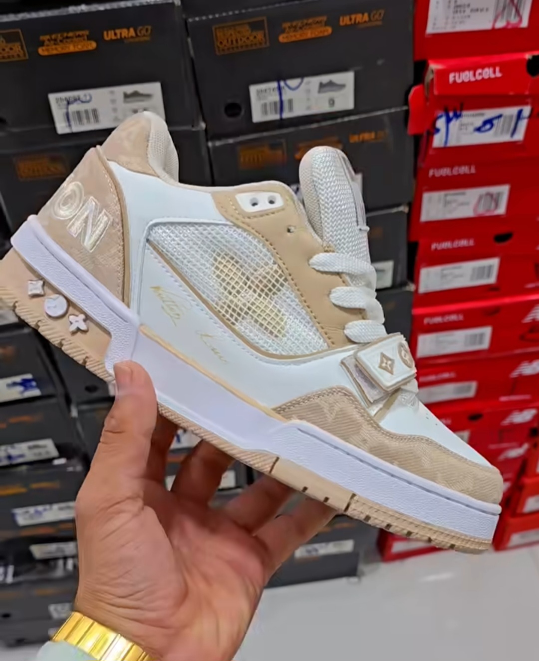 کتونی لویز ویلتون ساخت ویتنام وارداتی سایز۴۰الی ۴۵ فروش تکی و عمده پایین ترین قیمت/ .Louis Vuitton LV Trainer Velcro Strap Monogram Denim Vietnam