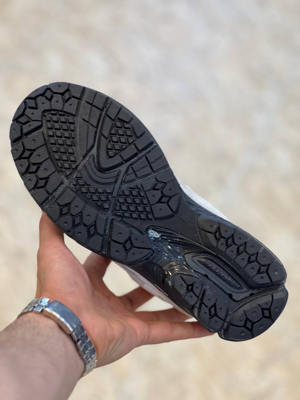 کفش نیوبالانس ۱۹۰۶R/ سایز ۴۰ تا ۴۵/ فروش بصورت عمده و تک / ساخت ویتنام وارداتی /Newbalance 1906