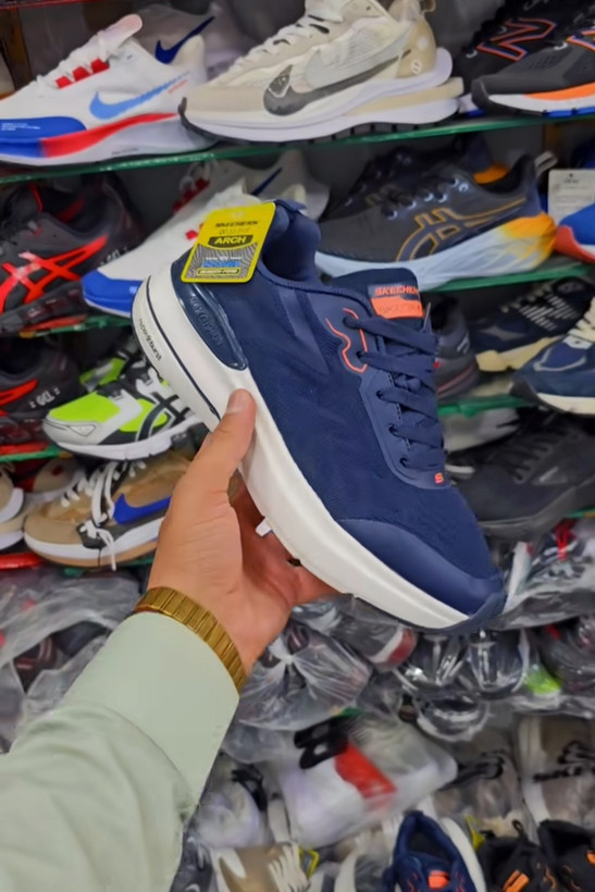 کتونی اسکیچرز/ ساخت ویتنام وارداتی/سایز ۴۰ تا ۴۵ فروش بصورت عمده و تک ./Skechers Max cushioning