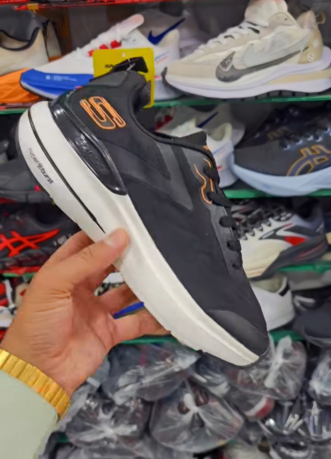 کتونی اسکیچرز/ ساخت ویتنام وارداتی/سایز ۴۰ تا ۴۵ فروش بصورت عمده و تک ./Skechers Max cushioning