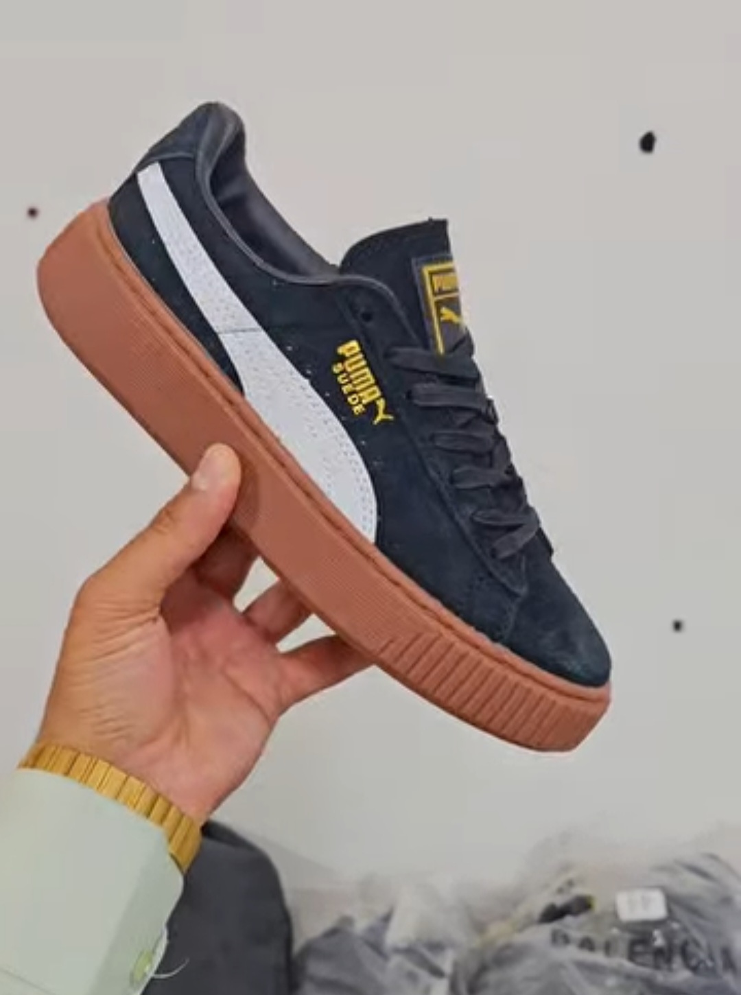 کتونی پوما سوئد . Puma Sude . وارداتی ساخت ویتنام سایز ۴۰ تا ۴۵ کتونی کف تخت و کلاسیک پوما