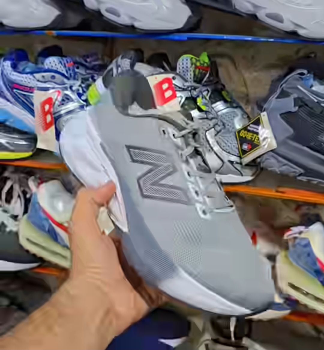 کتونی نیوبالانس ساخت ویتنام ، فروش بصورت عمده و تک ، سایز ۴۰ تا ۴۵ . New balance NB 880715 Vietnam