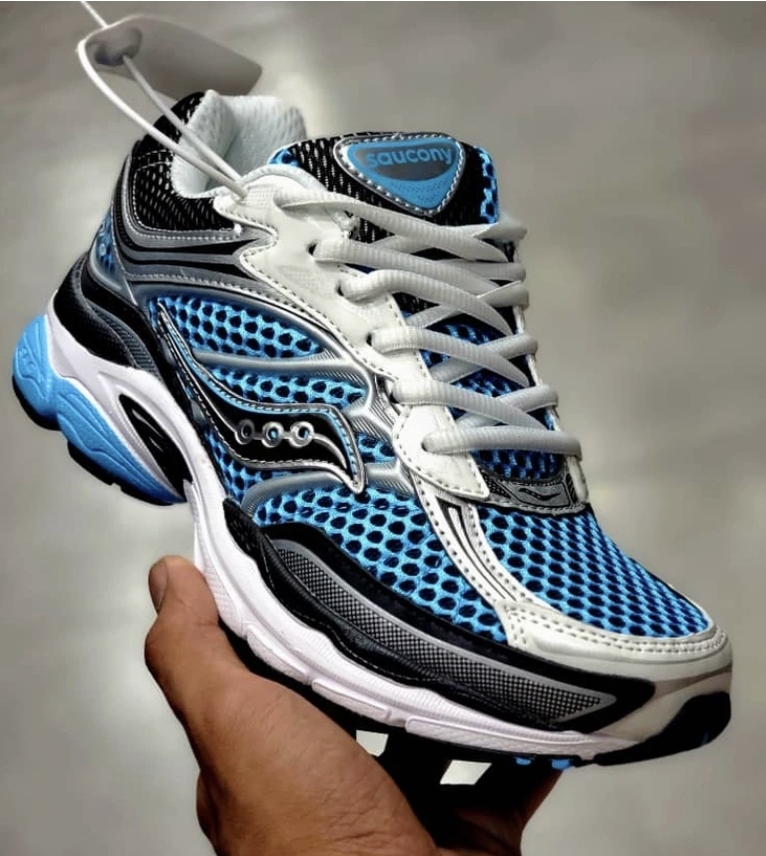 کتونی ساکونی تور درشت ، 9 saucony omni، ساخت ویتنام سایز ۴۰ تا ۴۵، فروش بصورت عمده و تک . Saucony omni 9 vietnam