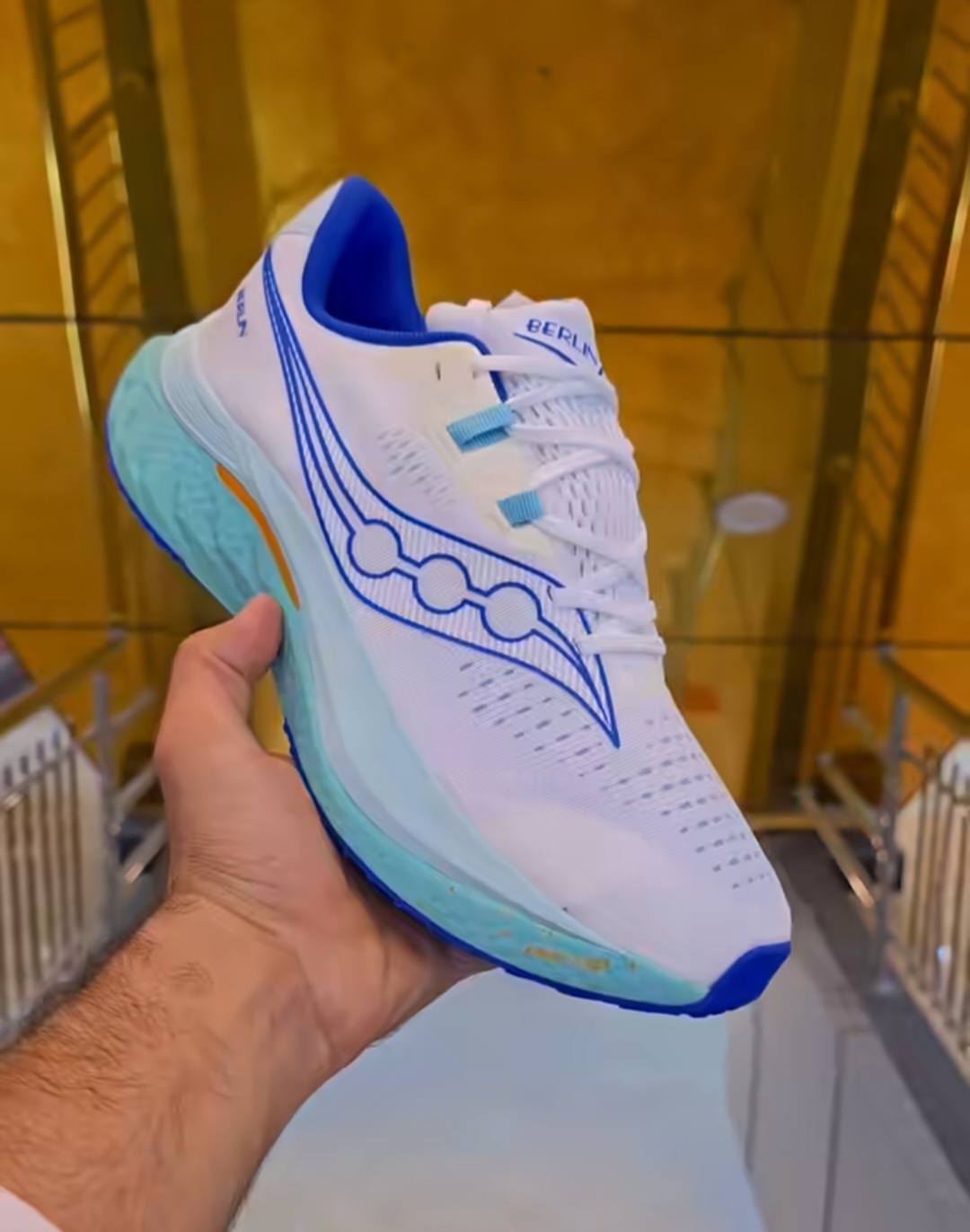 کتونی ساکونی وارداتی ویتنام پایین ترین قیمت در ایران ،تنوع در ۵ رنگ جذاب .Saucony Endorphin Speed 4
