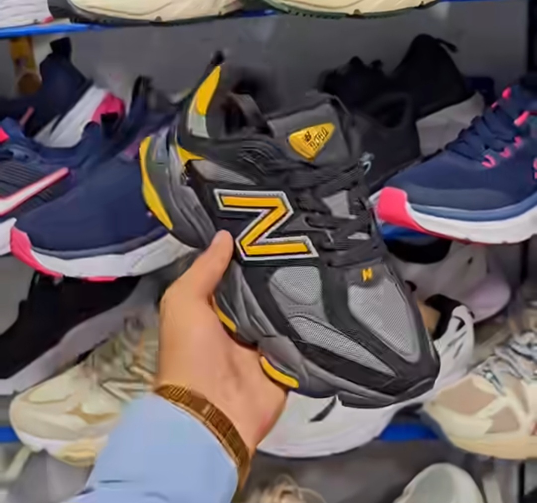 کتونی نیوبالانس ۹۰۶۰ ساخت ویتنام وارداتی.سایز ۴۰ تا ۴۵ فروش بصورت عمده و تک . New balance 9060 vietnam