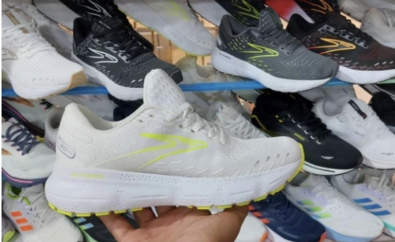 کتونی بروکس گلیسرین ۲۰ساخت ویتنام سایز ۴۰ تا ۴۵ ، فروش بصورت عمده و تک . Brooks Glycerin vietnam