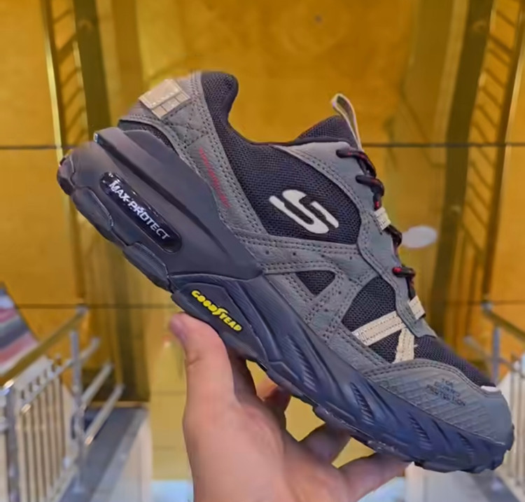 اسکیچرز آرچ فیت ایرمکس /ساخت ویتنام / سایز ۴۰ تا ۴۵/ فروش بصورت عمده و تک /skechers Arch_Fit TrailAir Desert