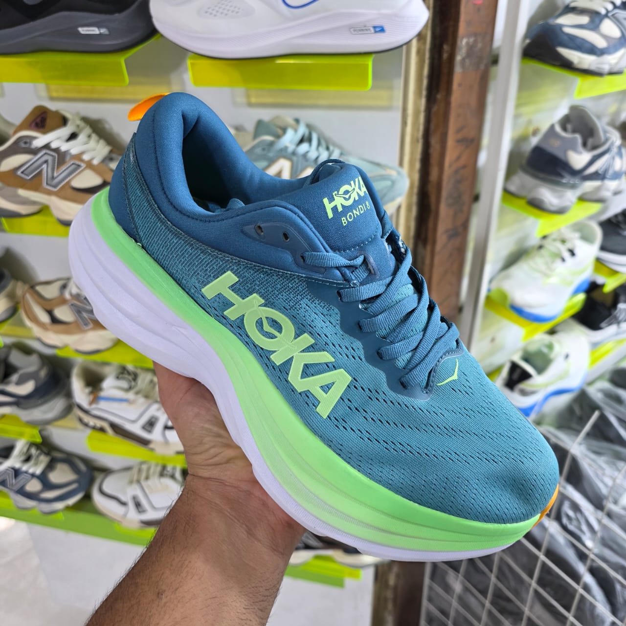 کفش هوکا باندی ۸ / اصل ویتنام / کیفیت مستر کوالیتی / hoka bondi 8 در 6 رنگ / تضمین کیفیت کالا