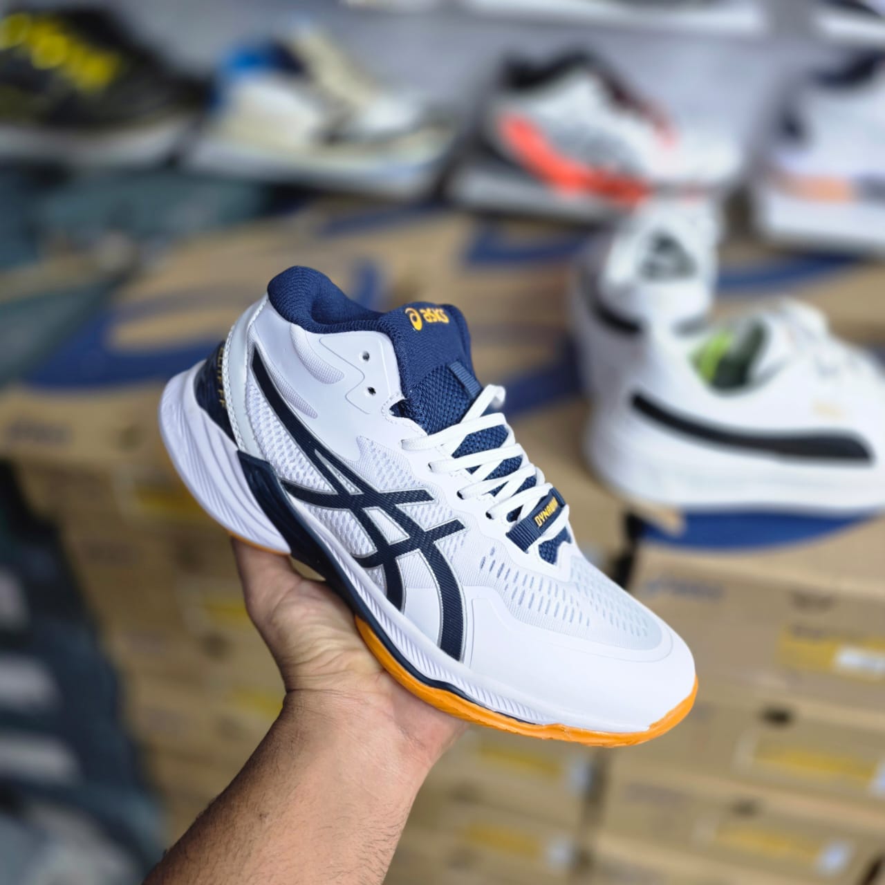 کتونی آسیکس والیبالی و تنیسی ، ساخت ویتنام فروش بصورت عمده و تک ، سایز ۴۰ تا ۴۵. Asics court FF Novak LE Vietnam