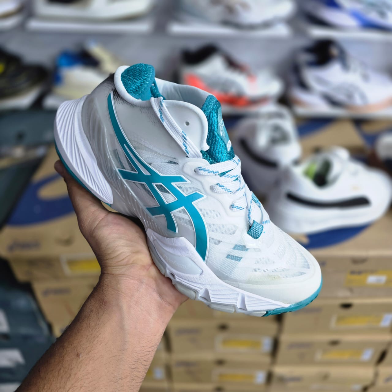 کتونی آسیکس والیبالی و تنیسی ، ساخت ویتنام فروش بصورت عمده و تک ، سایز ۴۰ تا ۴۵. Asics court FF Novak LE Vietnam