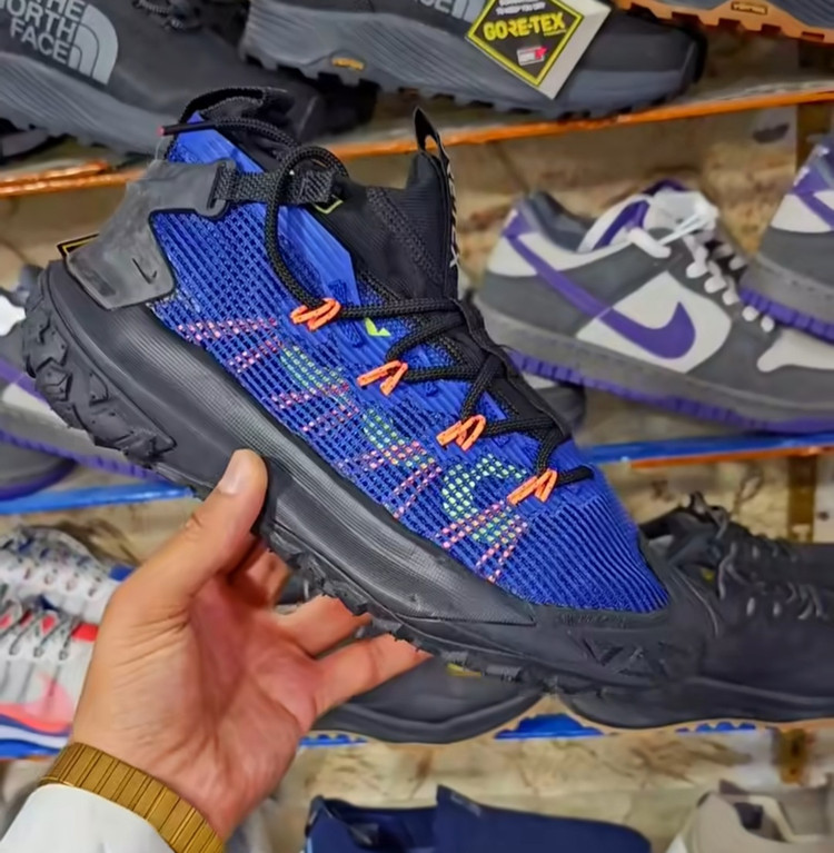 کتونی نایک ای سی جی ، فروش بصورت عمده و تک . سایز ۴۰ تا ۴۵ ، ساخت ویتنام وارداتی . Nike ACG Mountain Fly Gore_Tex Vietnam
