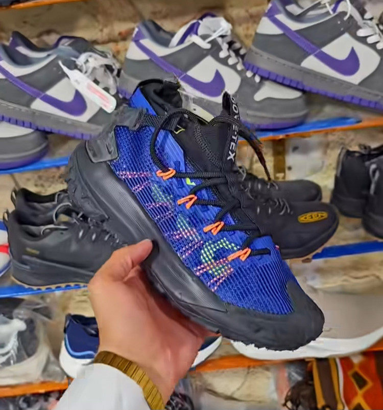 کتونی نایک ای سی جی ، فروش بصورت عمده و تک . سایز ۴۰ تا ۴۵ ، ساخت ویتنام وارداتی . Nike ACG Mountain Fly Gore_Tex Vietnam