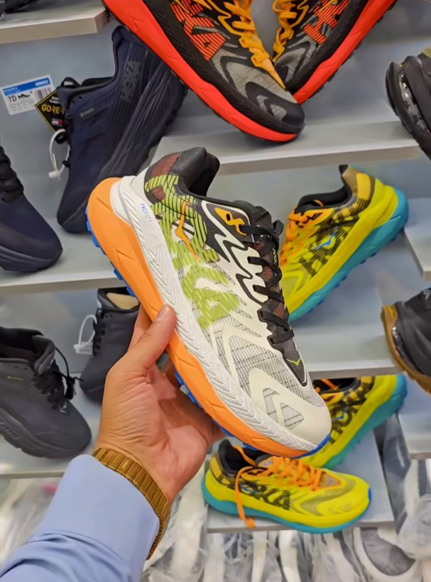 کتونی هوکا وارداتی ساخت ویتنام سایز ۴۰ تا ۴۵. فروش بصورت عمده و تک . Hoka Tecton X 2