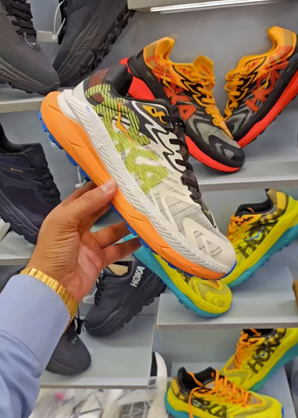 کتونی هوکا وارداتی ساخت ویتنام سایز ۴۰ تا ۴۵. فروش بصورت عمده و تک . Hoka Tecton X 2