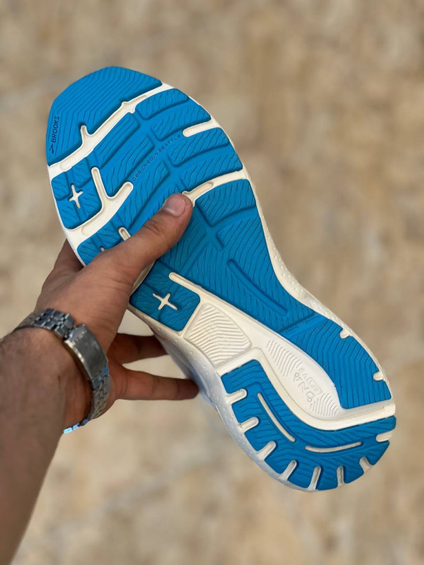 کتونی بروکس آدرنالین جی تی اس ۲۳ . سایز ۴۰تا۴۵. وارداتی ساخت ویتنام .Brooks Adrenaline GTS 23