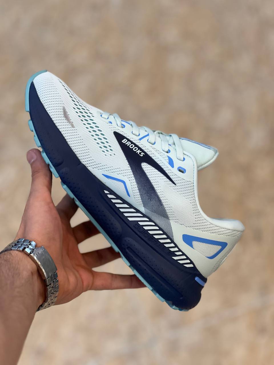 کتونی بروکس وارداتی ساخت ویتنام سایز ۴۰ تا ۴۵ مستر کوالیتی ، فروش بصورت عمده و تک. Brooks Adrenalin GTS 23