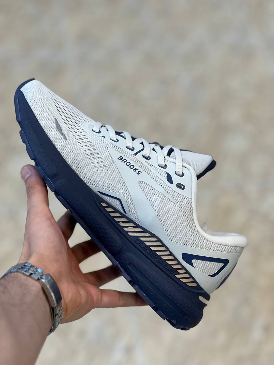 کتونی بروکس آدرنالین جی تی اس ۲۳/Brooks adrenaline GTS 23 /وارداتی ساخت ویتنام /سایز 40 تا45/ فروش بصورت عمده و تک