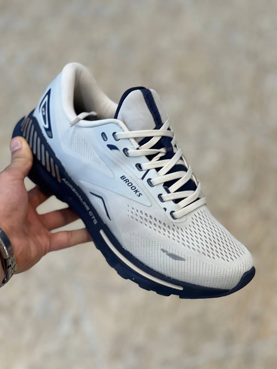کتونی بروکس آدرنالین جی تی اس ۲۳/Brooks adrenaline GTS 23 /وارداتی ساخت ویتنام /سایز 40 تا45/ فروش بصورت عمده و تک
