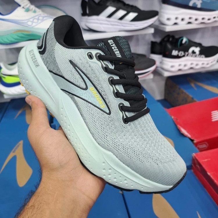 کتونی بروکس گلیسرین ۲۱ /ساخت ویتنام سایز ۴۰ تا ۴۶/ فروش بصورت عمده و تک /.همراه با جعبه بارکد دار . Brooks Glycerin GTS21