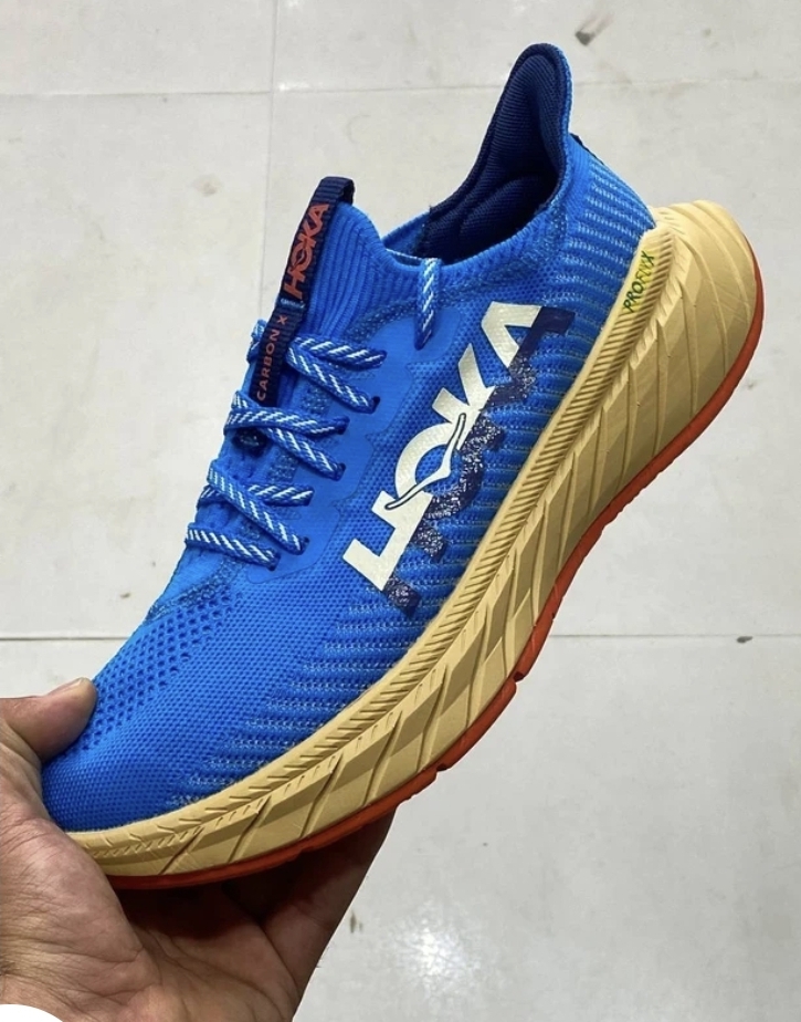 کتونی هوکا کربن ایکس Hoka carbon x 3/ وارداتی ساخت ویتنام سایز ۴۰ تا ۴۵ . فروش عمده و تک .پایین ترین قیمت در ایران .