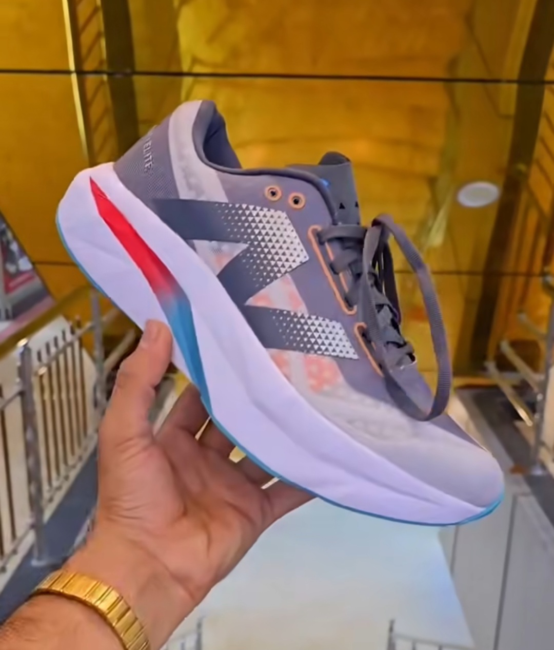 کتونی نیوبالانس وارداتی ساخت ویتنام سایز 40 تا ۴۵ .new balance Elite 74