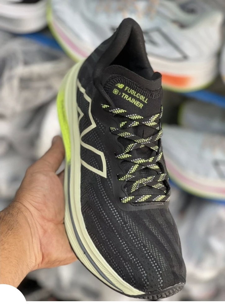 کتونی نیوبالانس طبی فیول سل/ ساخت ویتنامی وارداتی /سایز ۴۰الی ۴۵ . New balance fuelcell