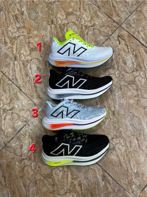 کتونی نیوبالانس طبی فیول سل/ ساخت ویتنامی وارداتی /سایز ۴۰الی ۴۵ . New balance fuelcell
