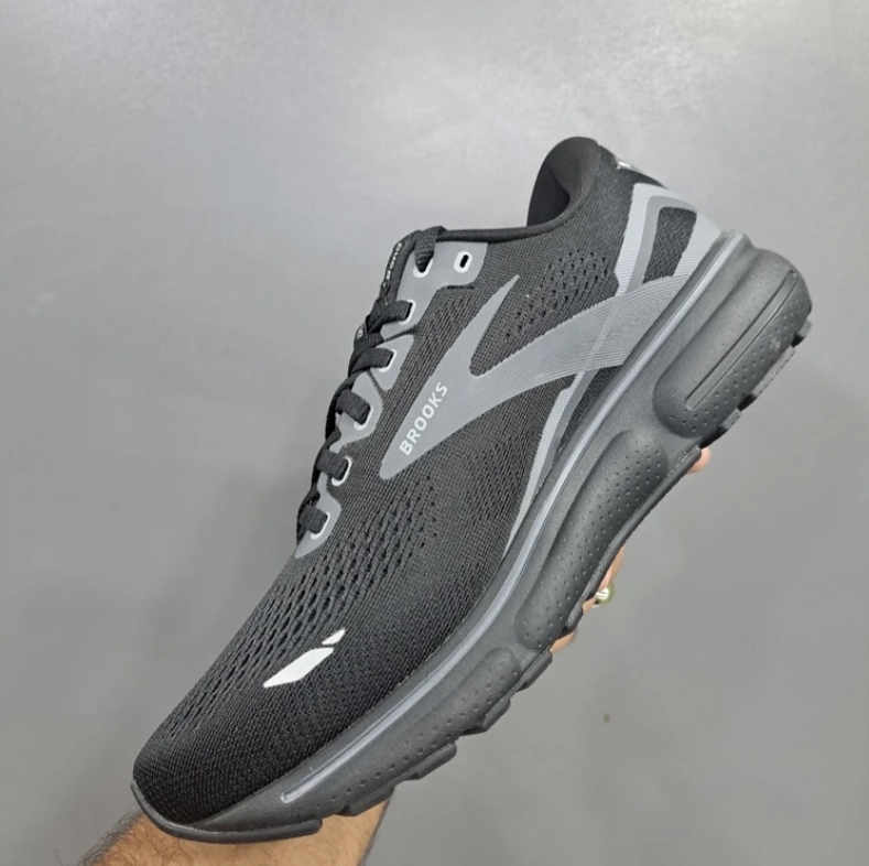 کتونی بروکس گاست ۱۵ /ساخت ویتنام وارداتی /Brooks Ghost 15/ سایز ۴۰_۴۱_۴۲_۴۳_۴۴_۴۵ /فروش عمده و تک .