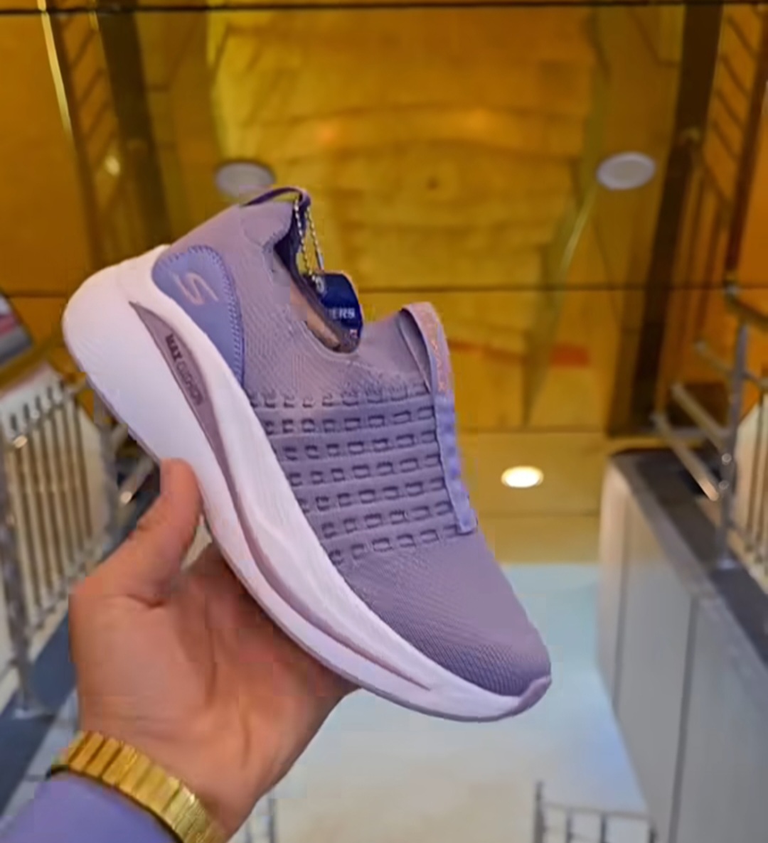 کتونی اسکیچرز مدل GO Walk max Cushioning , سایز ۳۷ تا ۴۰، ساخت ویتنام ، فروش عمده و تک .
