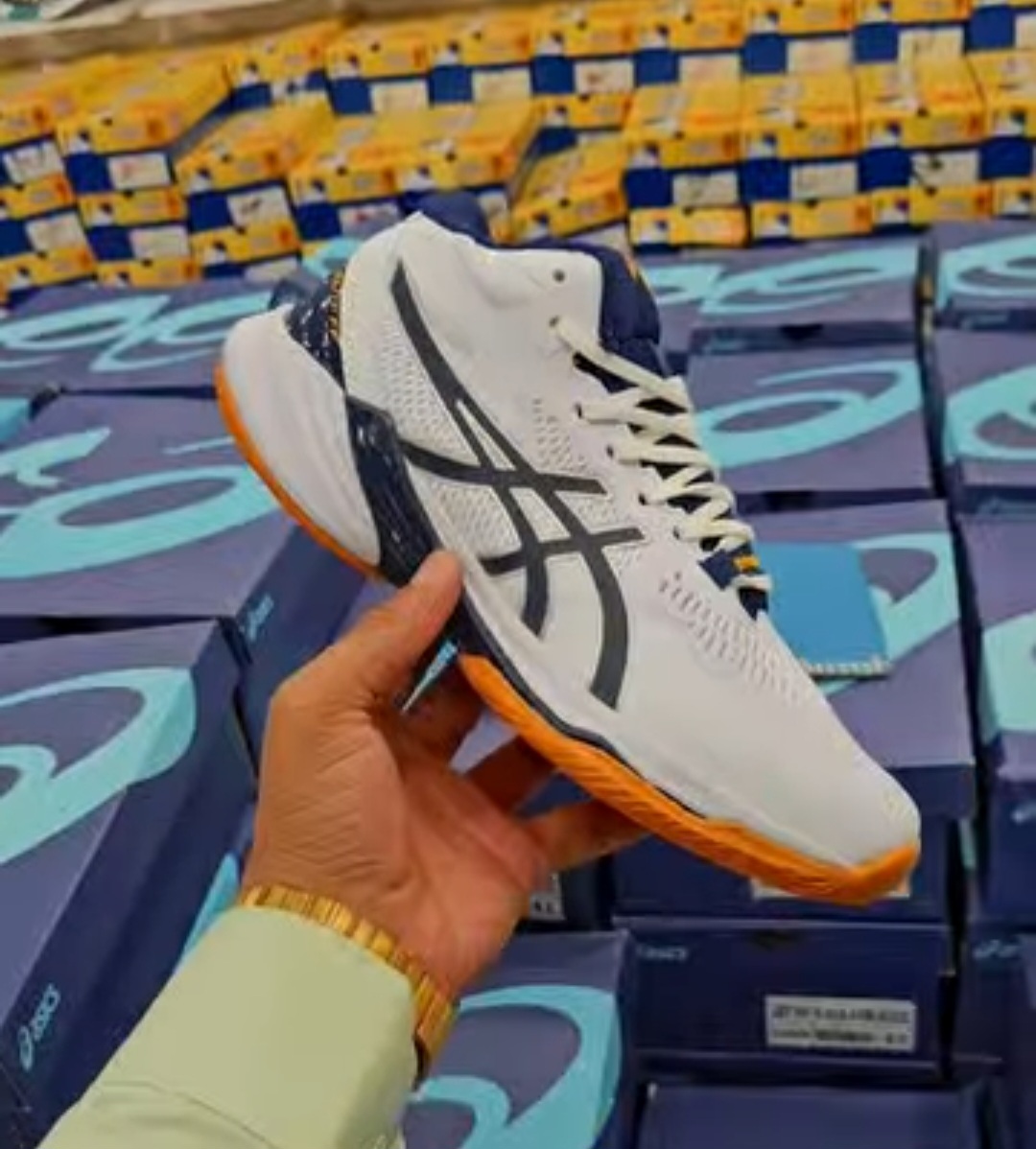 کتونی اسیکس والیبالی و تنیسی ، وارداتی ساخت ویتنام فروش بصورت عمده و تک ، سایز ۴۰تا۴۵ . Asics Indoor Sky Elite FF 2