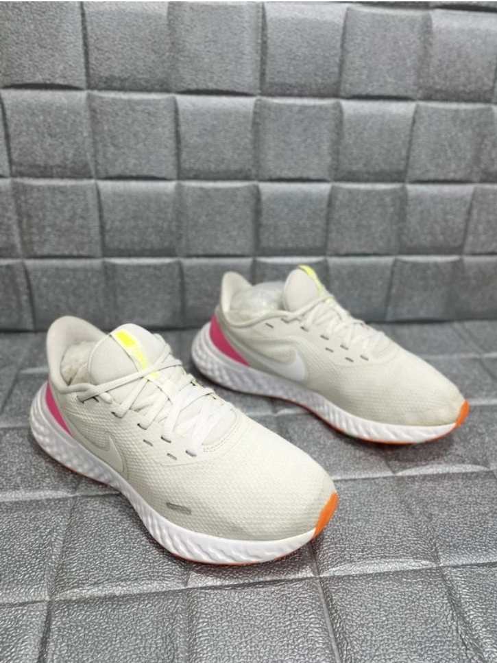 کتونی نایک ریولیشن5/Nike Revolution 5/ سایز:۴۰/فروش به ضمانت اورجینال/استوک تاناکورا/