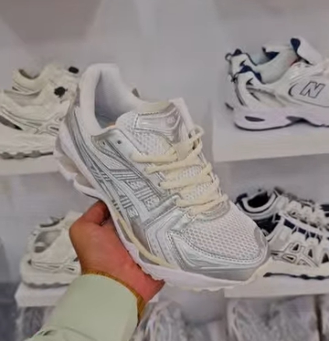 کتونی اسیکس ژل کایانو ۱۴/. ساخت ویتنام وارداتی/ سایز ۴۰ تا ۴۵ . فروش بصورت عمده و تک Asics Gel Kayano 14