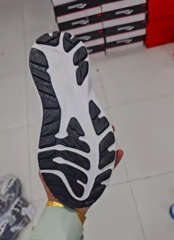 کتونی اسیکس جی تی ۲۰۰۰ _۱۲ /Asics GT_2000 12 / ساخت ویتنام وارداتی /فروش بصورت عمده و تک /سایز ۳۹تا ۴۵ /ارسال فوری ضمانت کالا