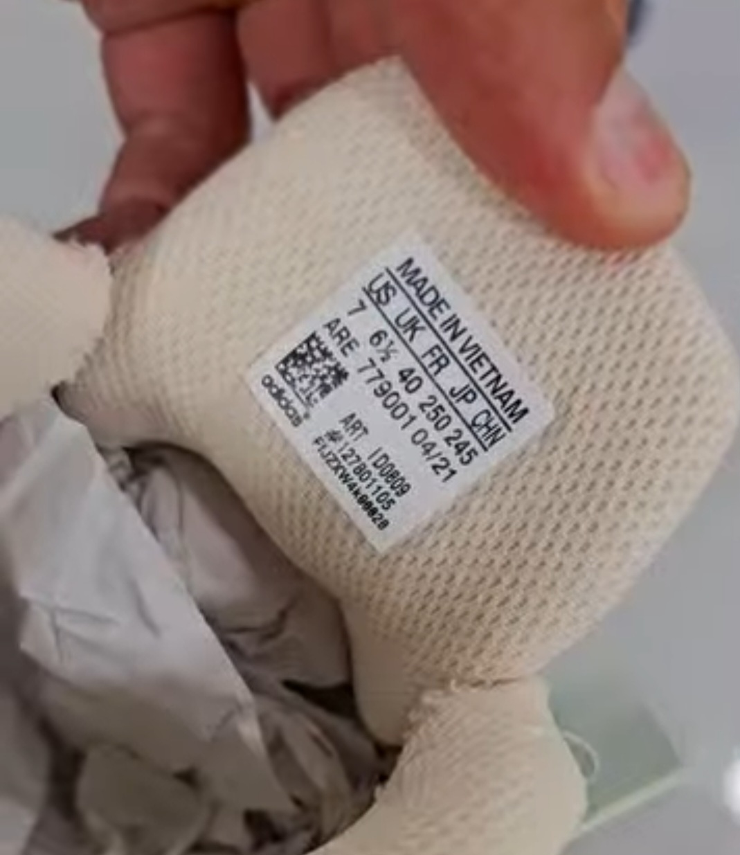 کتونی ادیداس فارماتون وارداتی ساخت ویتنام سایز ۳۶تا۴۵ ، تک فروشی به قیمت عمده . .adidas response