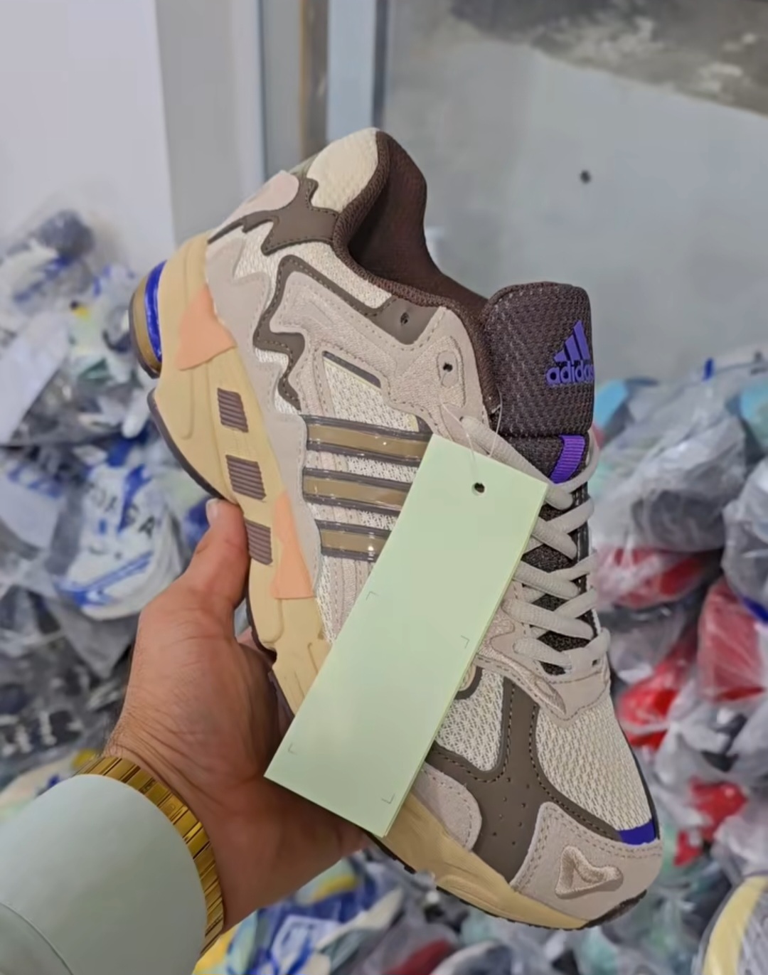 کتونی ادیداس فارماتون وارداتی ساخت ویتنام سایز ۳۶تا۴۵ ، تک فروشی به قیمت عمده . .adidas response
