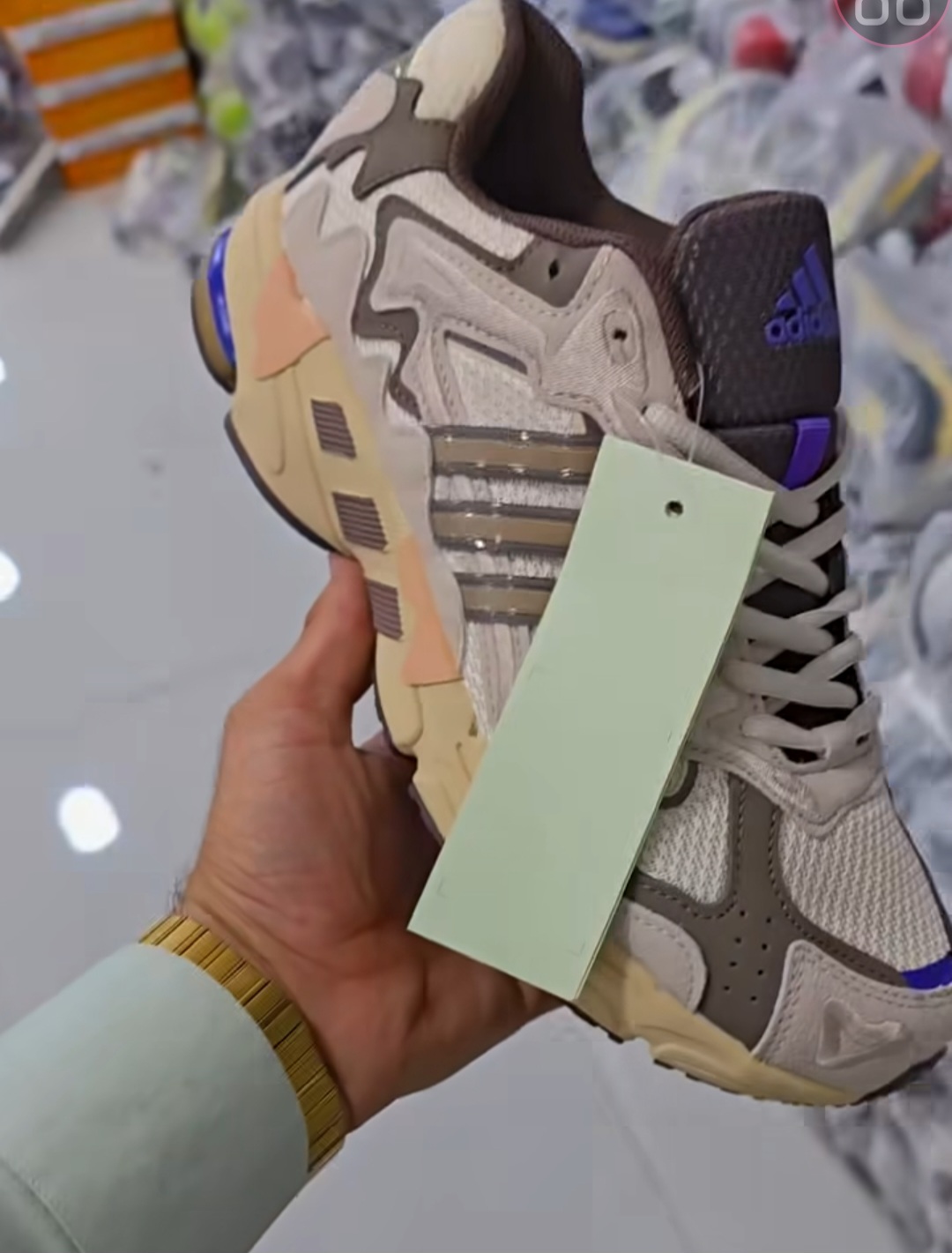 کتونی ادیداس فارماتون وارداتی ساخت ویتنام سایز ۳۶تا۴۵ ، تک فروشی به قیمت عمده . .adidas response