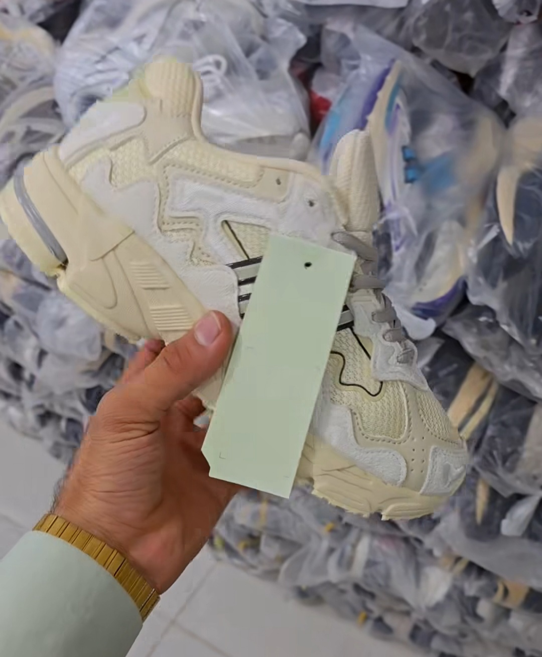 کتونی ادیداس فارماتون وارداتی ساخت ویتنام سایز ۳۶تا۴۵ ، تک فروشی به قیمت عمده . .adidas response
