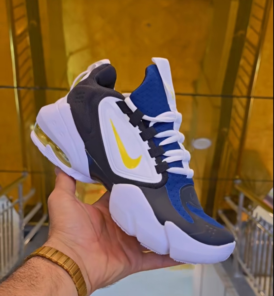 کتونی نایک ساواچ/ Nike air max alpha savage/ساخت ویتنام / سایز ۴۰ تا ۴۵/ فروش بصورت عمده و تک/ ضمانت کالا و تعویض سایز