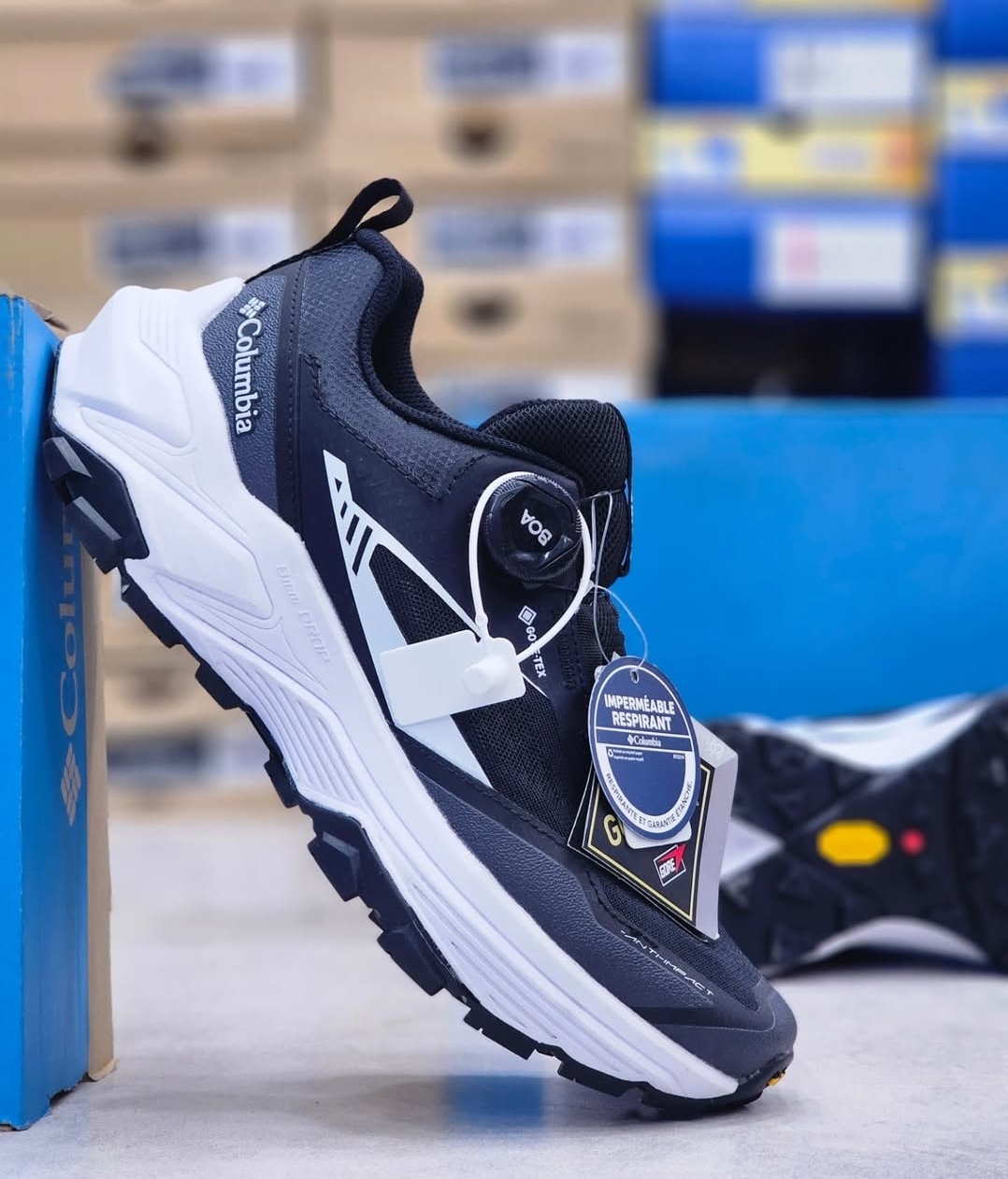 کتونی کلمبیاColumbia GORE-TEX /بند دیسکی /گورتکس طبیعتگردی کف ویبرام / ساخت ویتنام وارداتی/ سایز ۴۰ تا ۴۵ /پایین ترین قیمت در ایران/