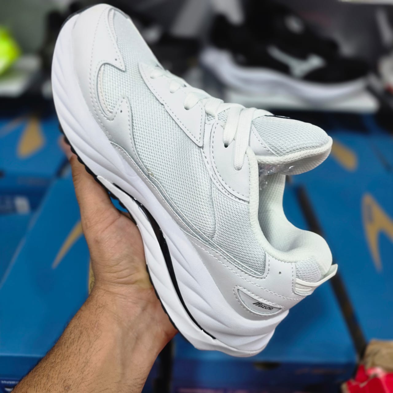 کتونی میزانو ویو رایدر بتا/Mizuno x Graphpaper Wave Rider Beta/وارداتی ساخت ویتنام/سایز ۴۰ تا ۴۵/ فروش عمده و تک/