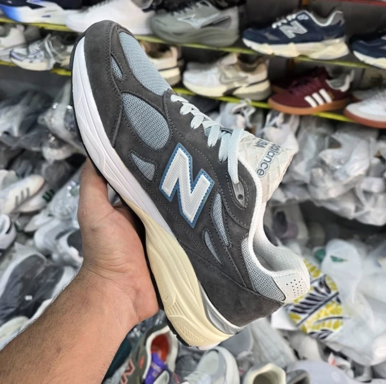 کتونی نیوبالانس ۹۹۰ وی ۶/Newbalance 990 v6/وارداتی ساخت ویتنام /سایز ۴۰ تا ۴۵/پایین ترین قیمت در ایران/فروش عمده و تک.